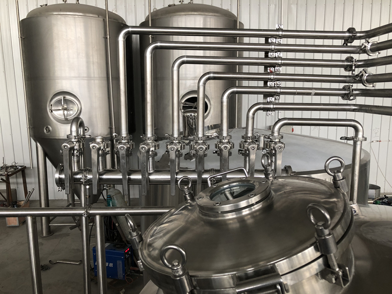 Commercial beer brewing equipment cellar in Calgary Zxf